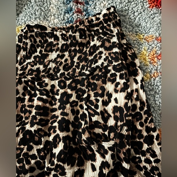 ❌SOLD❌Cheetah Print Shorts - XL - Picture 2 of 3